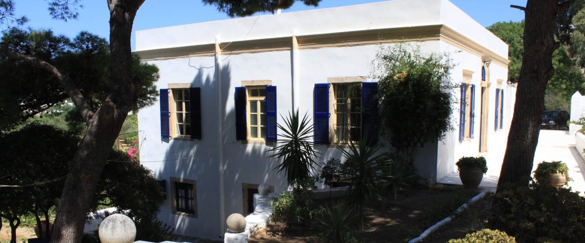 Neoclassical house in Leros L 616