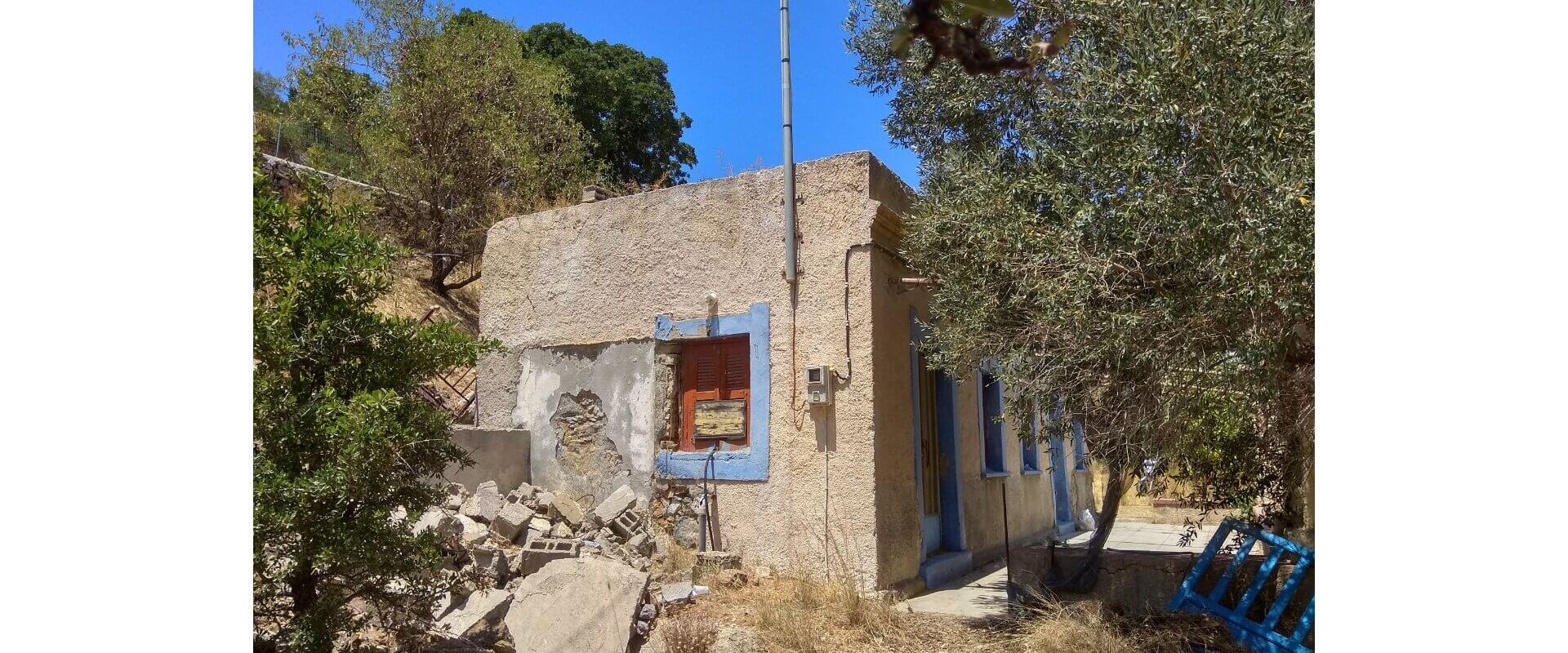 Old house in Leros L 733