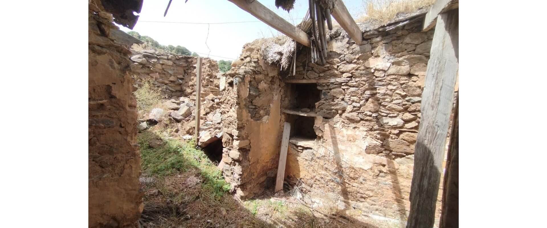 Old residence for sale Crithoni L 876