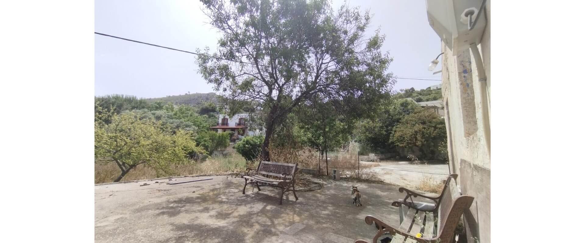 Old residence for sale Crithoni L 876