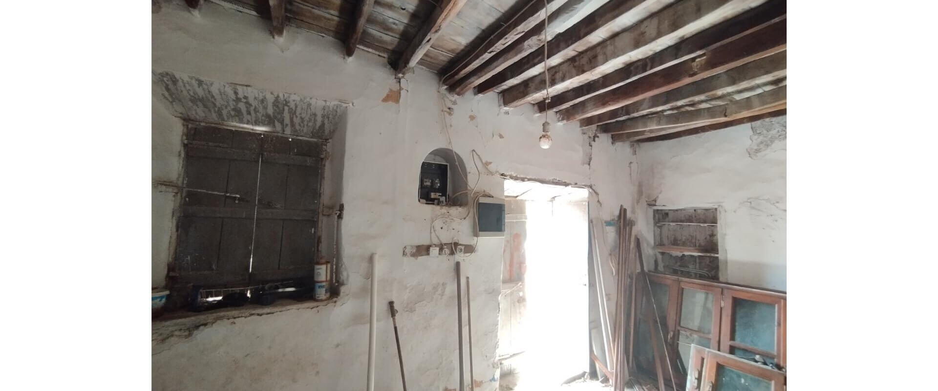 Old residence for sale Crithoni L 876