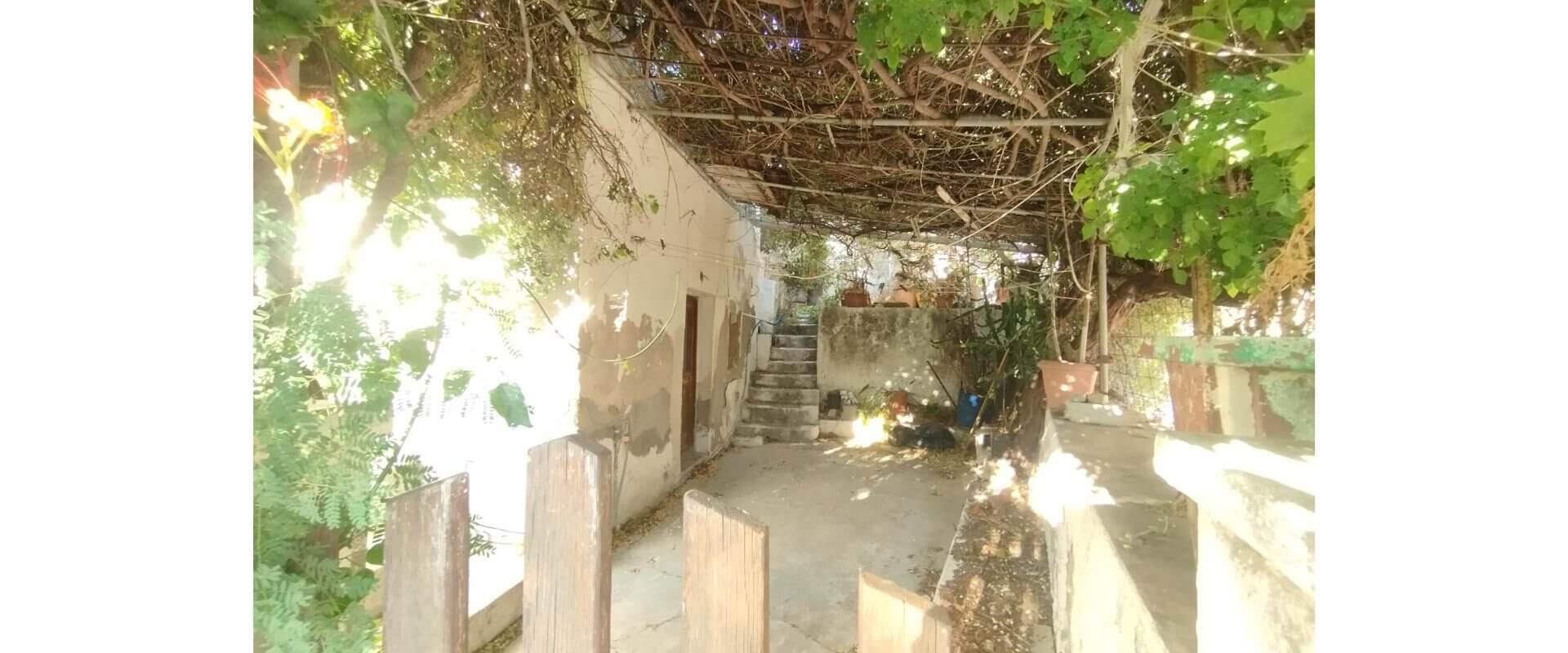 Old residence for sale Agia Marina L882