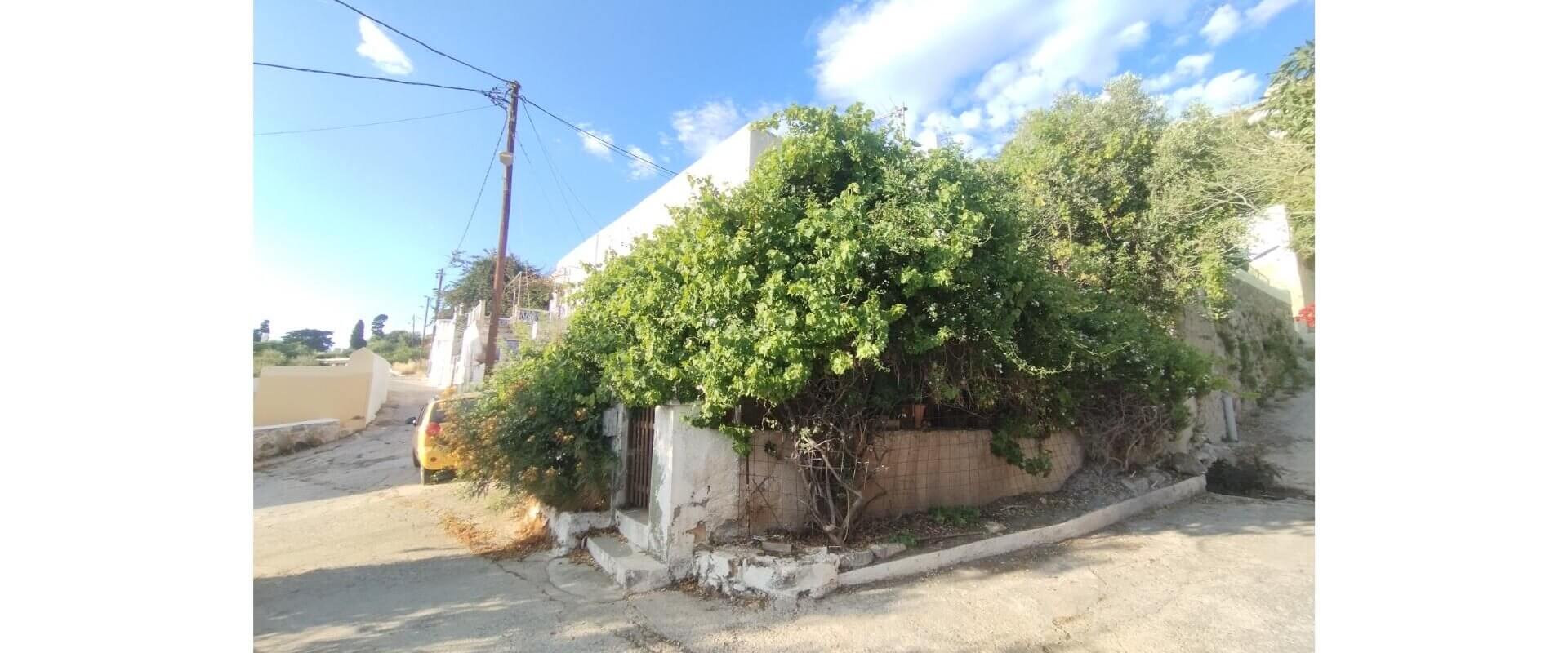 Old residence for sale Agia Marina L882
