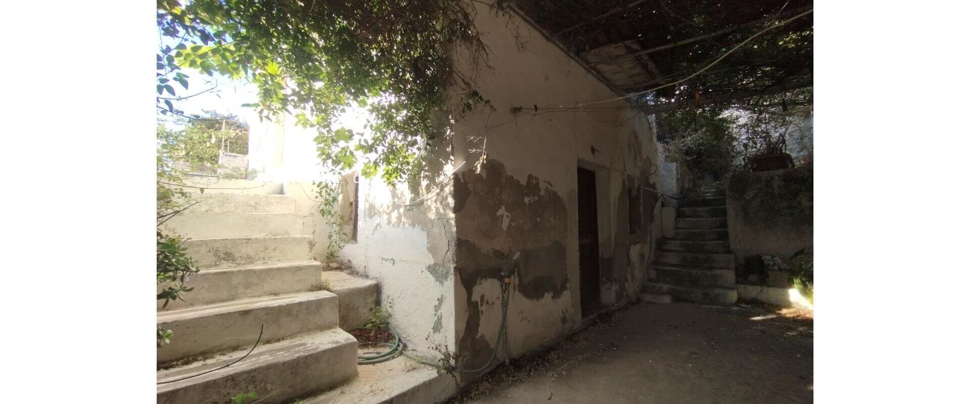 Old residence for sale Agia Marina L882
