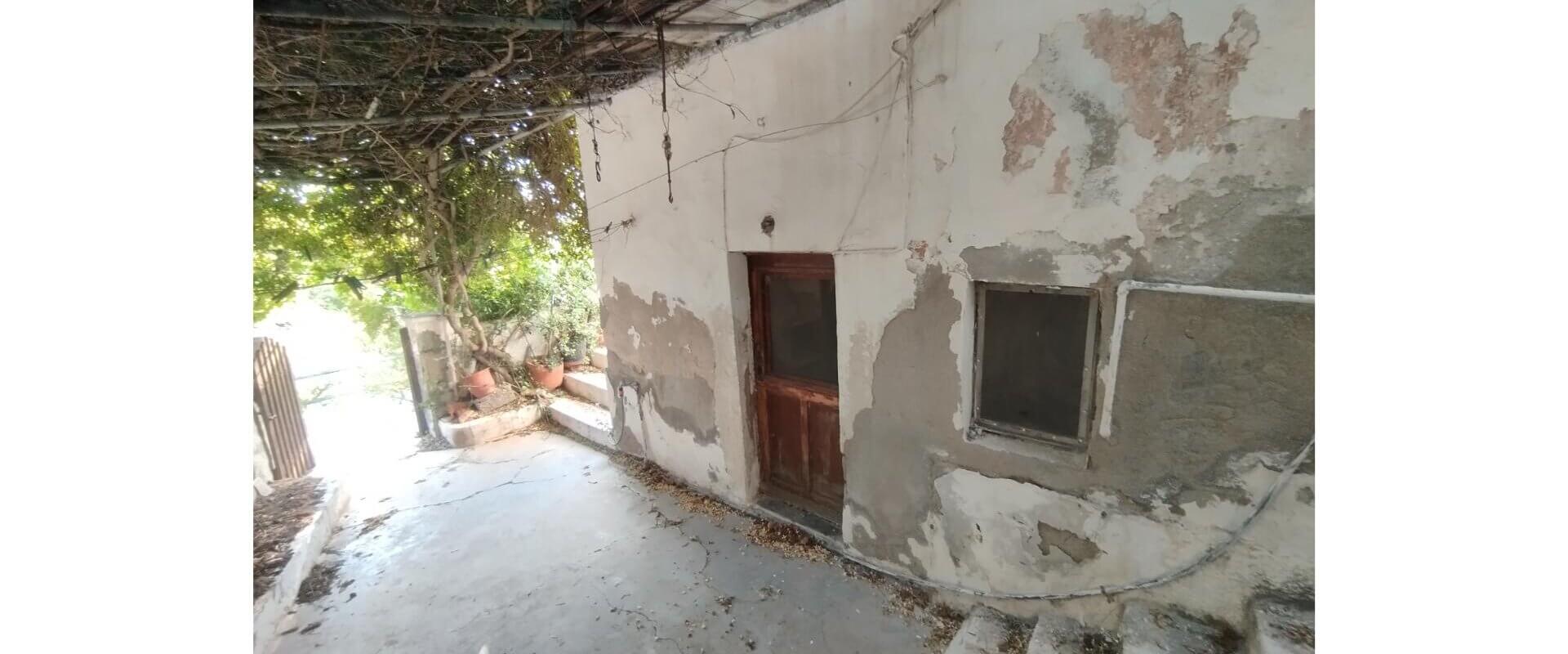 Old residence for sale Agia Marina L882