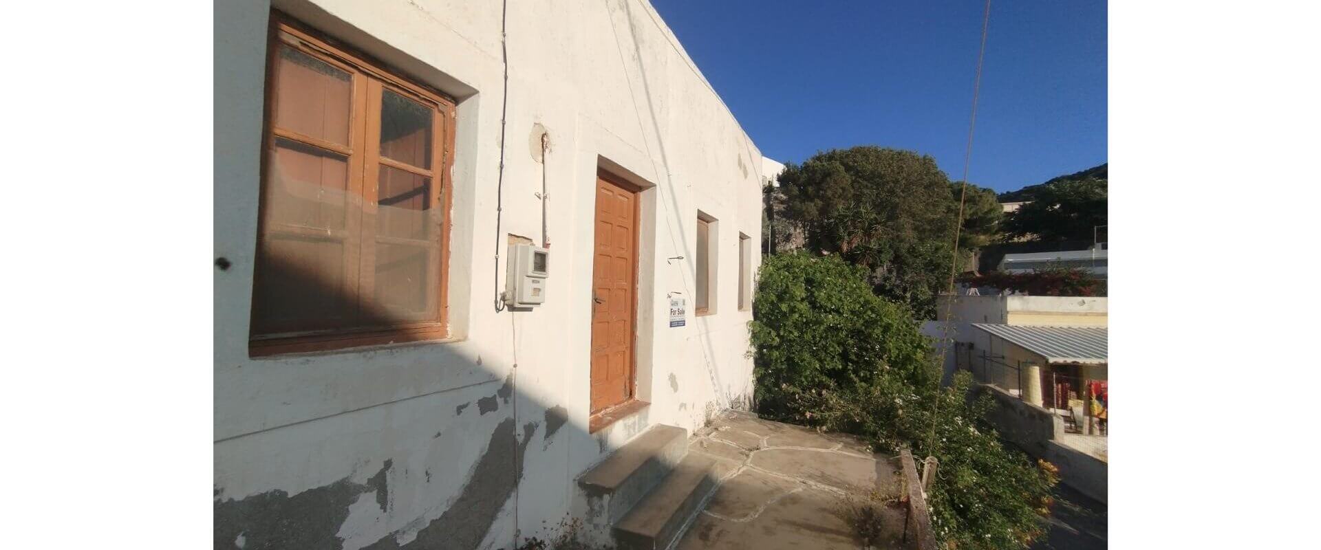 Old residence for sale Agia Marina L882