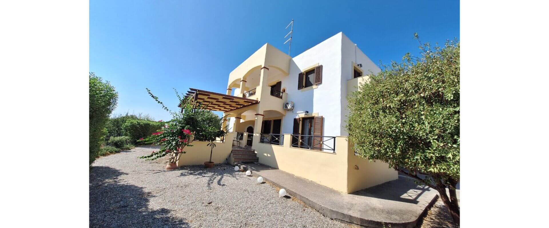 Property for sale Vromolithos L 915
