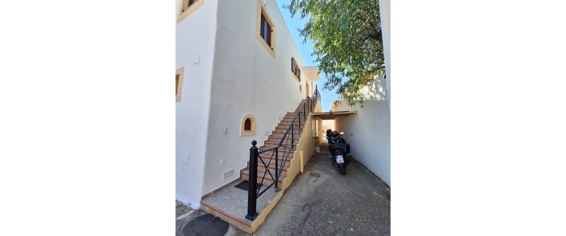 Property for sale Vromolithos L 915